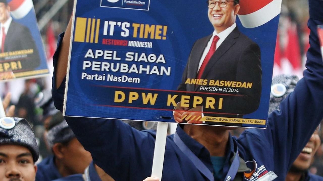 Berbagai poster mereka tunjukkan dengan penuh suka cita dan dukungan selama mengikuti Apel Siaga Perubahan Partai NasDem.