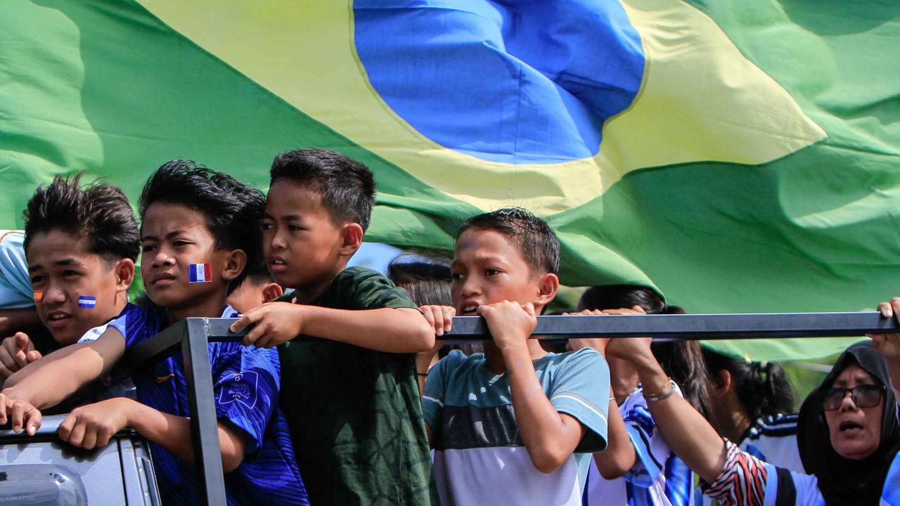 FOTO: Ratusan Warga Gelar Konvoi Sambut Piala Dunia 2026 k