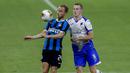 Gelandang Inter Milan, Christian Eriksen, berebut bola dengan pemain Sampdoria, Jakub Jankto, pada laga Serie A di Stadion Giuesepe Meazza, Minggu (21/6/2020). Inter Milan menang 2-1 atas Sampdoria. (AP/Antonio Calanni)