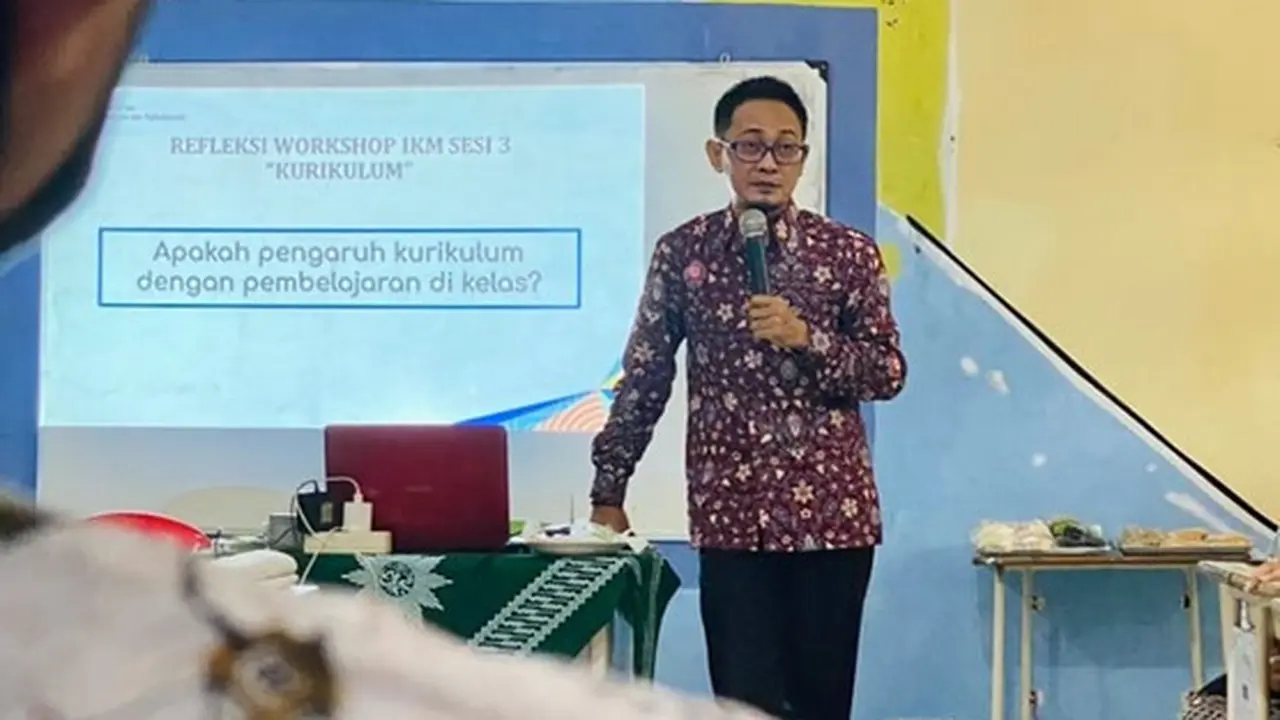 Ini Kisah Inspiratif Kepala Sekolah SMP di Kalimantan Utara yang Dijuluki "Duta PMM"