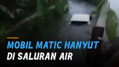 Warga yang melihat insiden tersebut berusaha mengevakuasi namun gagal karena saluran air.