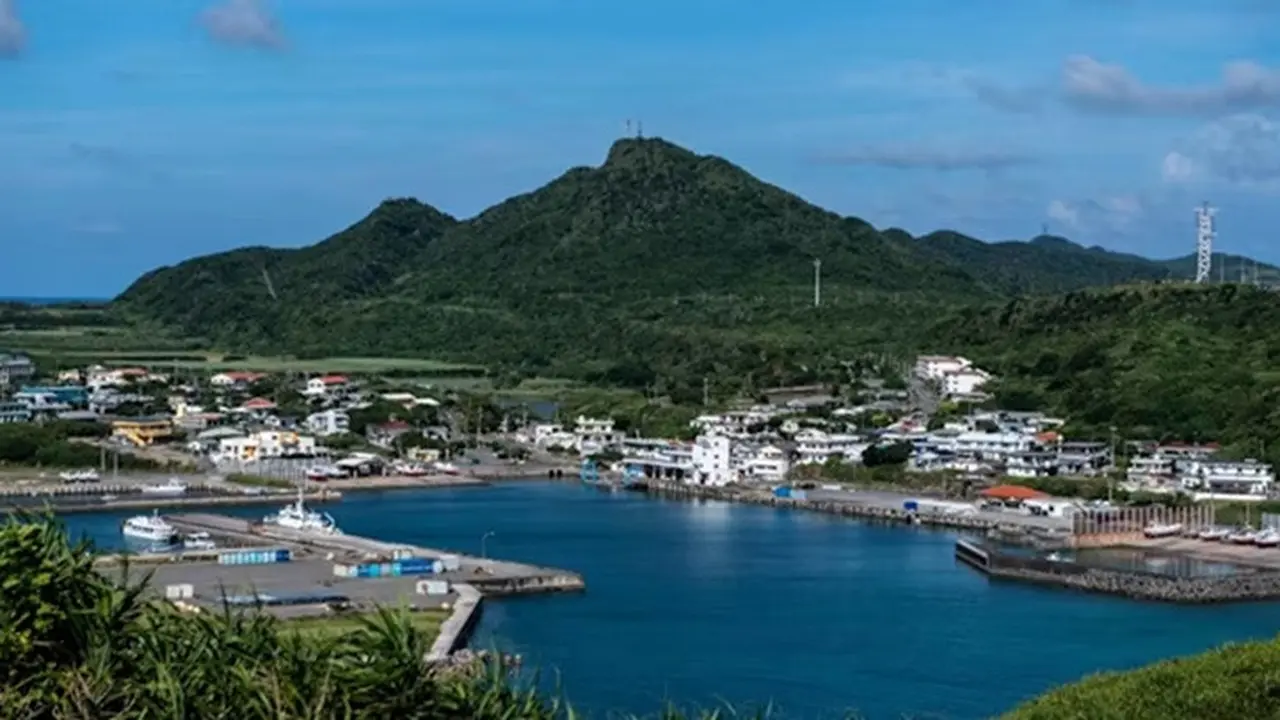 Pemandangan umum Pulau Yonaguni di Prefektur Okinawa, Jepang, yang diabadikan pada 18 Agustus 2022.