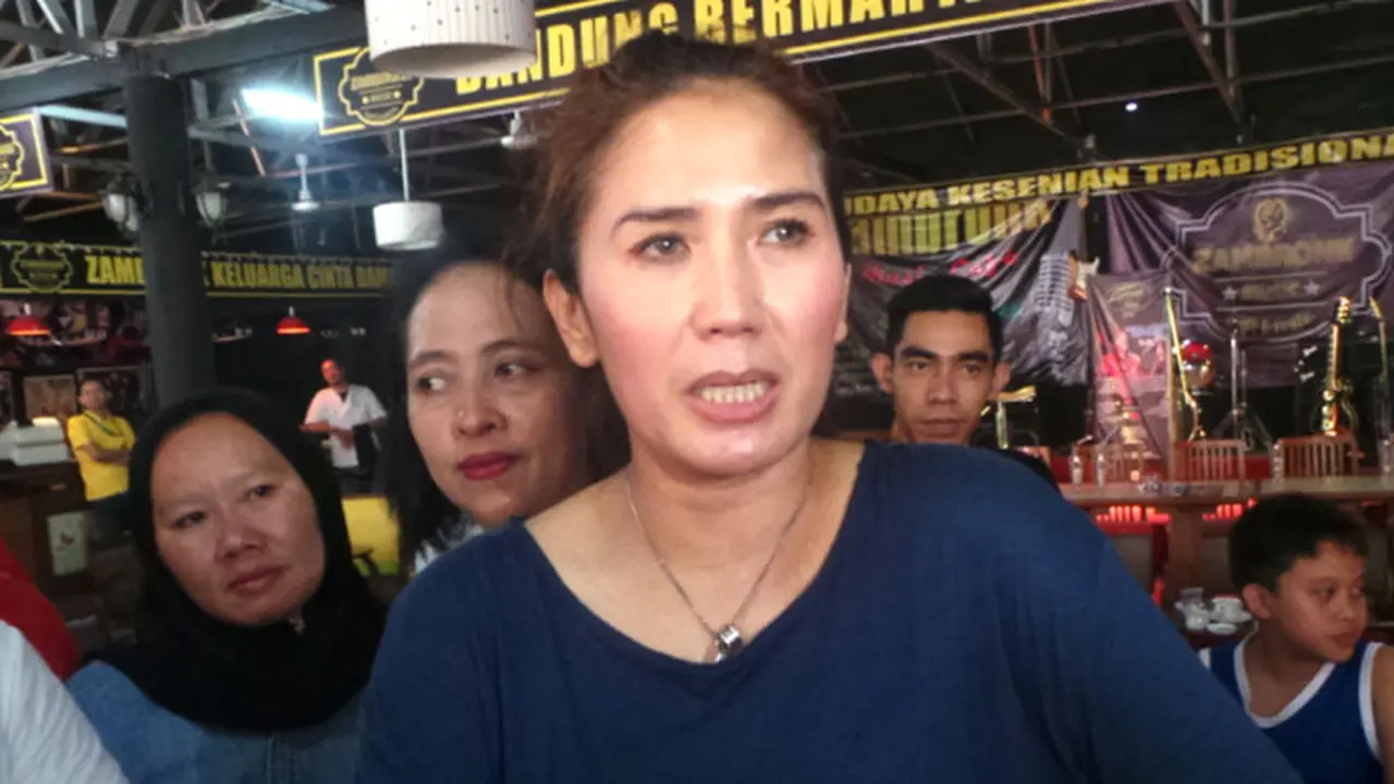 Nicky Astria,  Deddy Dores