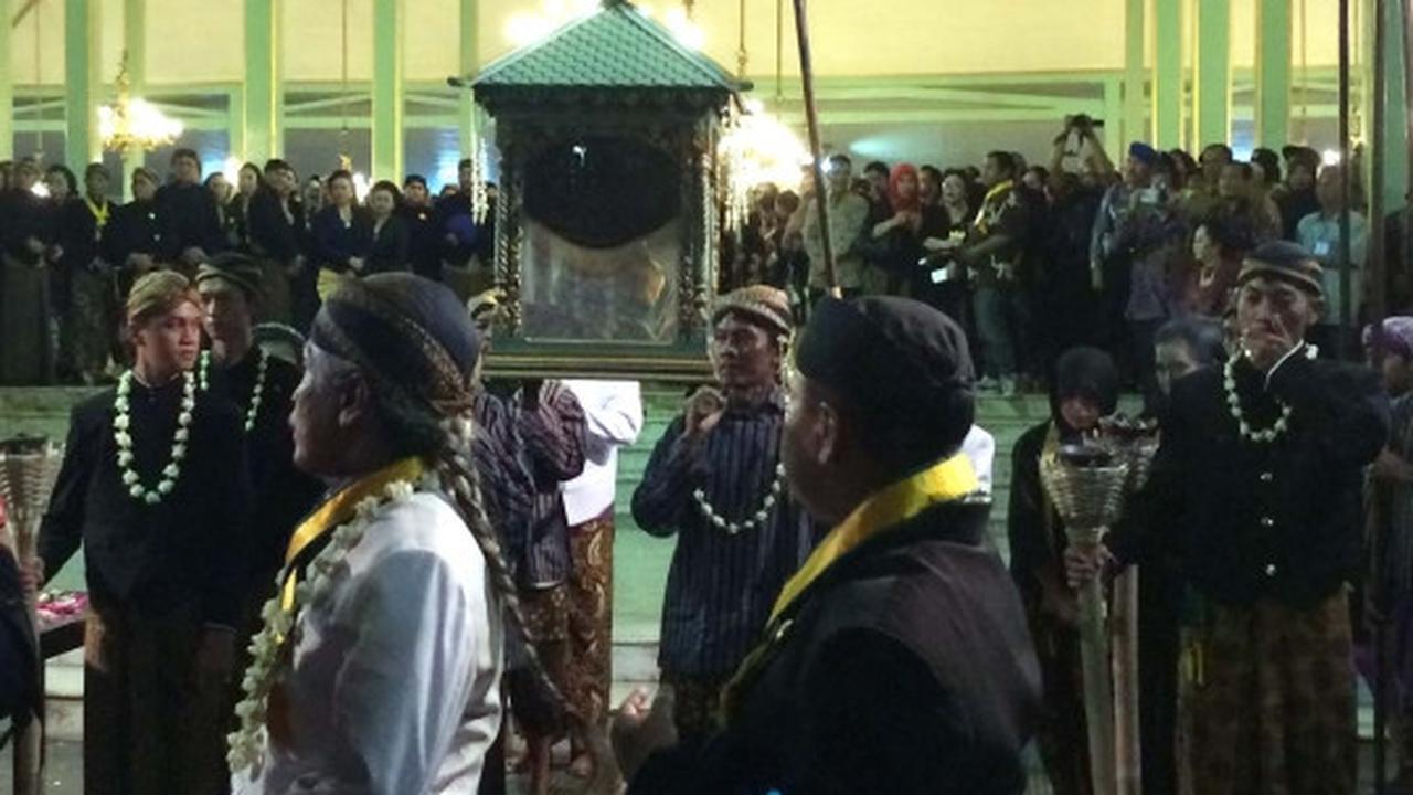 Menyaksikan kirab 1 Suro di Istana Mangkunegaran