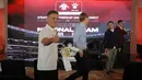 Pelatih Timnas Indonesia, John Herdman (kiri) dan Cesar Meylan saat menghadiri acara perkenalan kerja sama yang berlangsung di Hotel Tribrata, Jakarta, Jumat (23/01/2026). (Bola.com/Bagaskara Lazuardi)