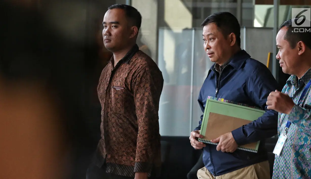 Menteri ESDM, Ignasius Jonan usai menjalani pemeriksaan di gedung KPK Jakarta, Jumat (31/5/2019). Jonan diperiksa sebagai saksi dalam kasus suap PLTU Riau-1 untuk tersangka Dirut nonaktif PLN Sofyan Basir dan Bos Borneo Lumbung Energi dan Metal Samin Tan. (Liputan6.com/Johan Tallo)