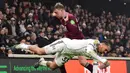 Fulham juga lebih banyak mengancam pertahanan West Ham dengan lima tembakan ke arah gawang. (AP Photo/PA/John Walton)