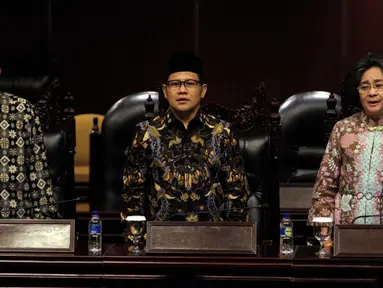 Wakil Ketua MPR Muhaimin Iskandar atau Cak Imin (tengah) serta Meutia Hatta (kanan) berbicara dalam dialog kebangsaan, Jakarta, Kamis (12/7). Cak Imin mendukung kemerdekaan negara Indonesia menjadi kemerdekaan bangsa Indonesia. (Liputan6.com/JohanTallo)