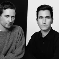 Duo desainer Proenza Schouler, Jack McCollough dan Lazaro Hernandez, akan memimpin Loewe, membawa sentuhan Amerika ke rumah mode mewah Spanyol tersebut.