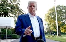 VIDEO: Ekspresi Erdogan Melirik saat Donald Trump Berbisik Sambil Genggam & Ditepuk-tepuk Tangannya