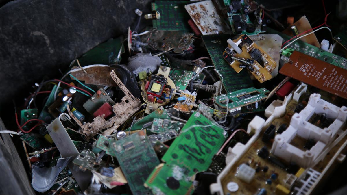 Solusi Membuang Sampah Elektronik di Jakarta