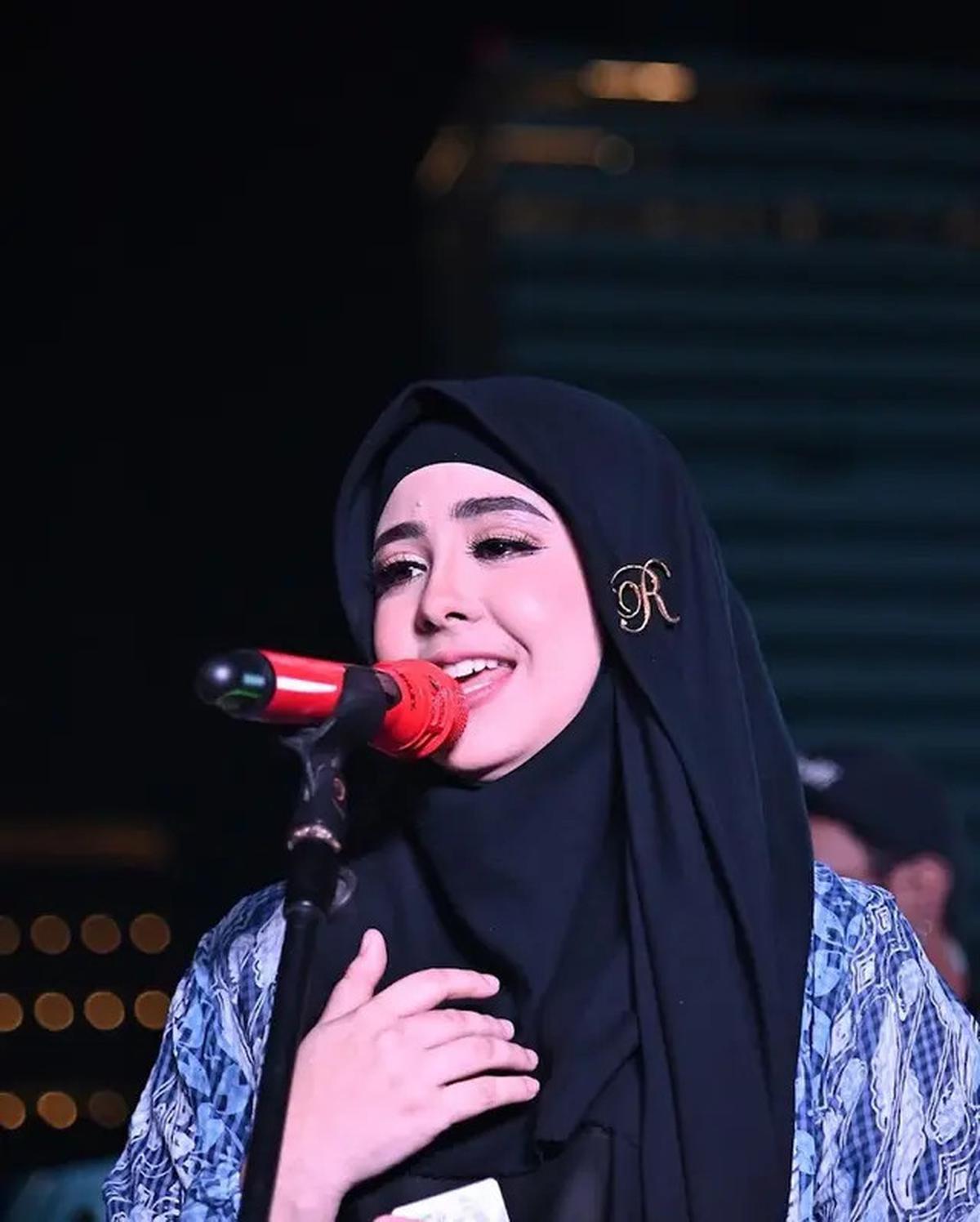 Pernah Dikritik karena Penampilan Berubah, Ini 6 Potret Terbaru Risty Tagor