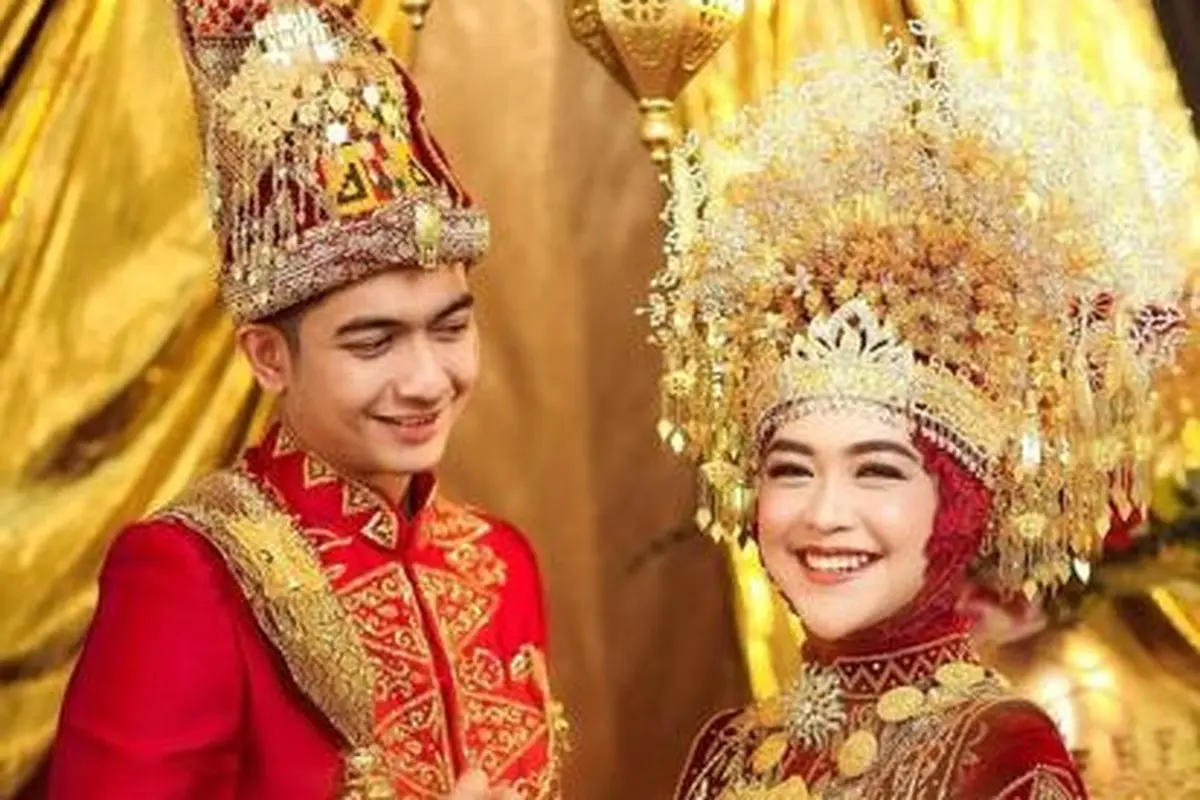 8 Gaya Ria Ricis dalam Pemotretan Prewedding Terbaru, Kental Nuansa Adat Aceh