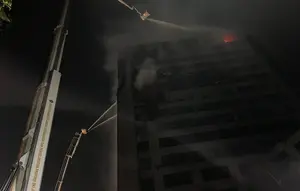 Dua Bronto Skylift Dikerahkan Padamkan Kebakaran Gedung Bapenda DKI