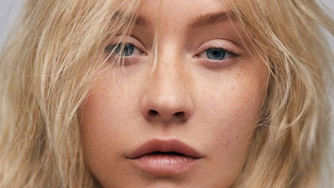 [Bintang] Cantik Natural, Tampilan Bare-Faced Christina Aguilera Ini Menuai Pujian