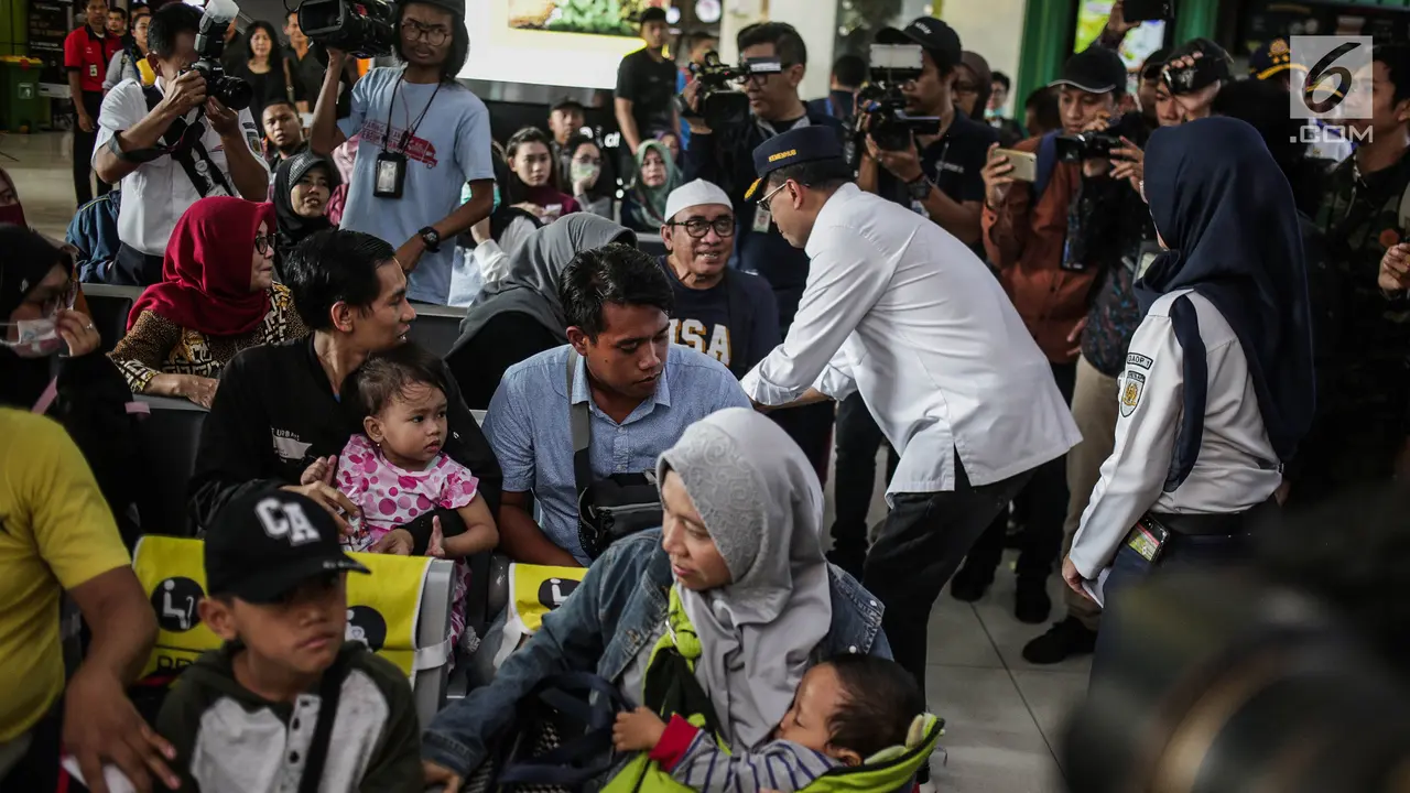 Menhub dan Menkes Tinjau Kesiapan Mudik Lebaran 2019 di Stasiun Gambir