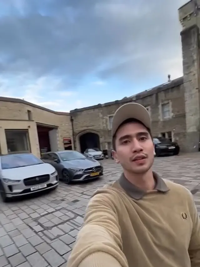 Verrell Bramasta menginap di hotel di Oxford (Instagram/bramastavrl)