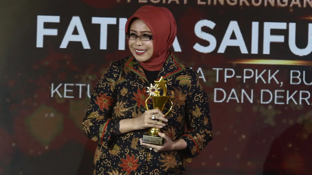 Fokus pada Dunia Pendidikan, Bunda Fatma Raih Penghargaan Perempuan Inspiratif di Festival 6