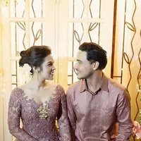 "Makanya saya kurang nyaman kalau ditanya soal pribadi. Cuma kalau ada berita bahagia seperti kemarin (pertunangan), itu pasti saya akan sharing," ujar Raisa. (Instagram/hamishraisa_couple)