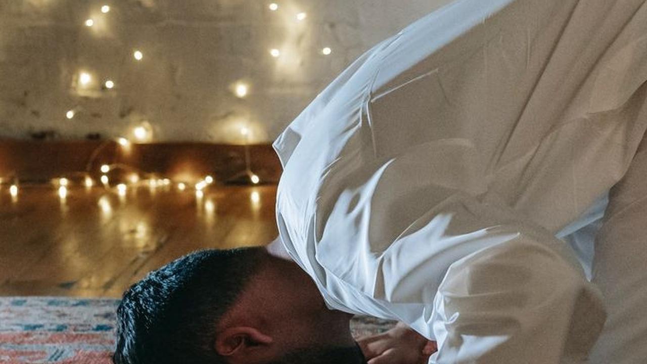 Tata Cara Sholat Hajat, Ketahui Bacaan Doa Mustajabnya dengan Lengkap
