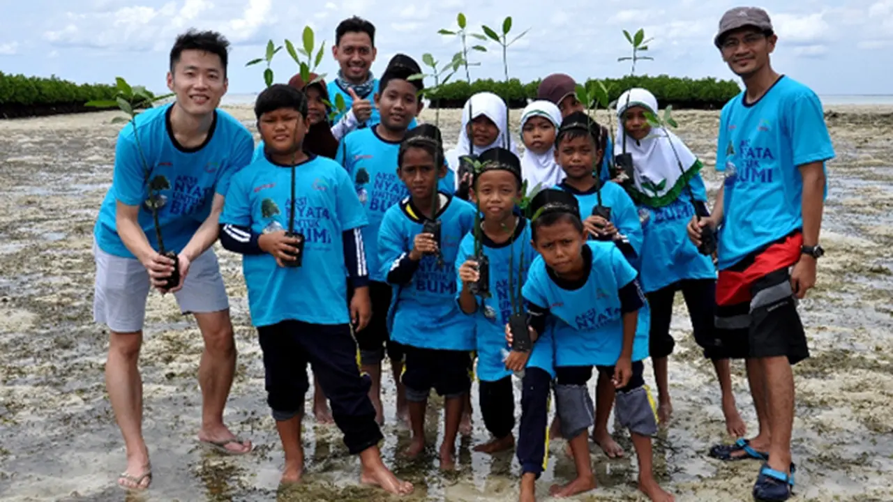 50 Pelajar Peringati Hari Bumi di Pulau Harapan