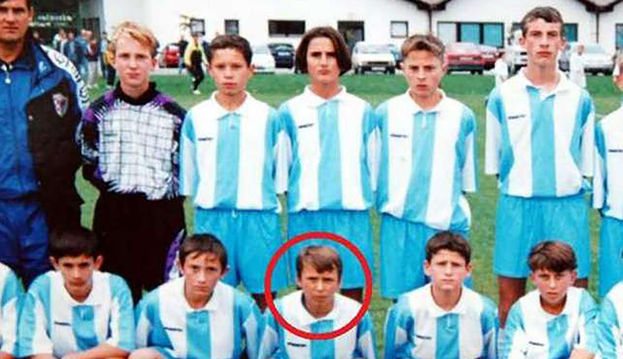 Marsonia. Adalah klub profesional pertama Mario Mandzukic yang berlokasi di kota kelahirannya, Slavonski Brod. Ia membela Marsonia di Divisi II Kroasia selama 1 musim pada 2004/2005 dan tampil dalam 23 laga dengan mencetak 14 gol. Musim berikutnya ia hijrah ke NK Zagreb. (Foto: en.24smi.org)