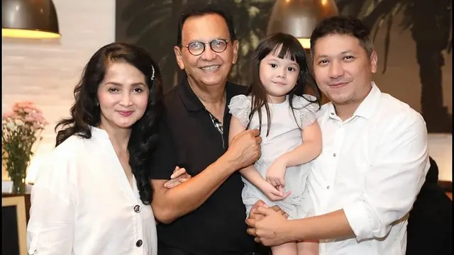 6 Potret Kebersamaan Roy Marten dan Gempi, Jadi Kakek Idaman