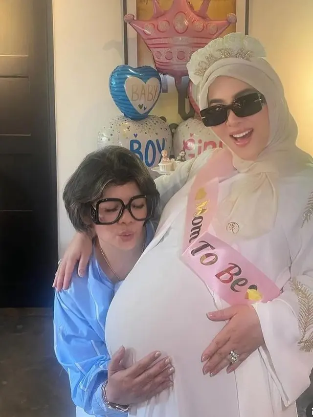 Syahrini Mendapat Kejutan Bridal Shower dari Para Sahabat. [@bundoz]