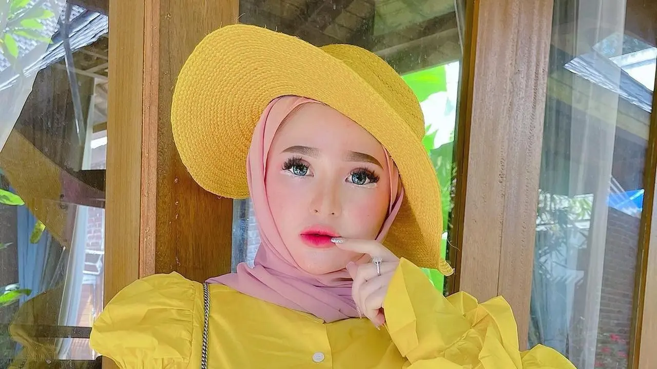 7 Potret Nyentrik Herlin Kenza, Selebgram yang Diduga Picu Kerumuman di Aceh