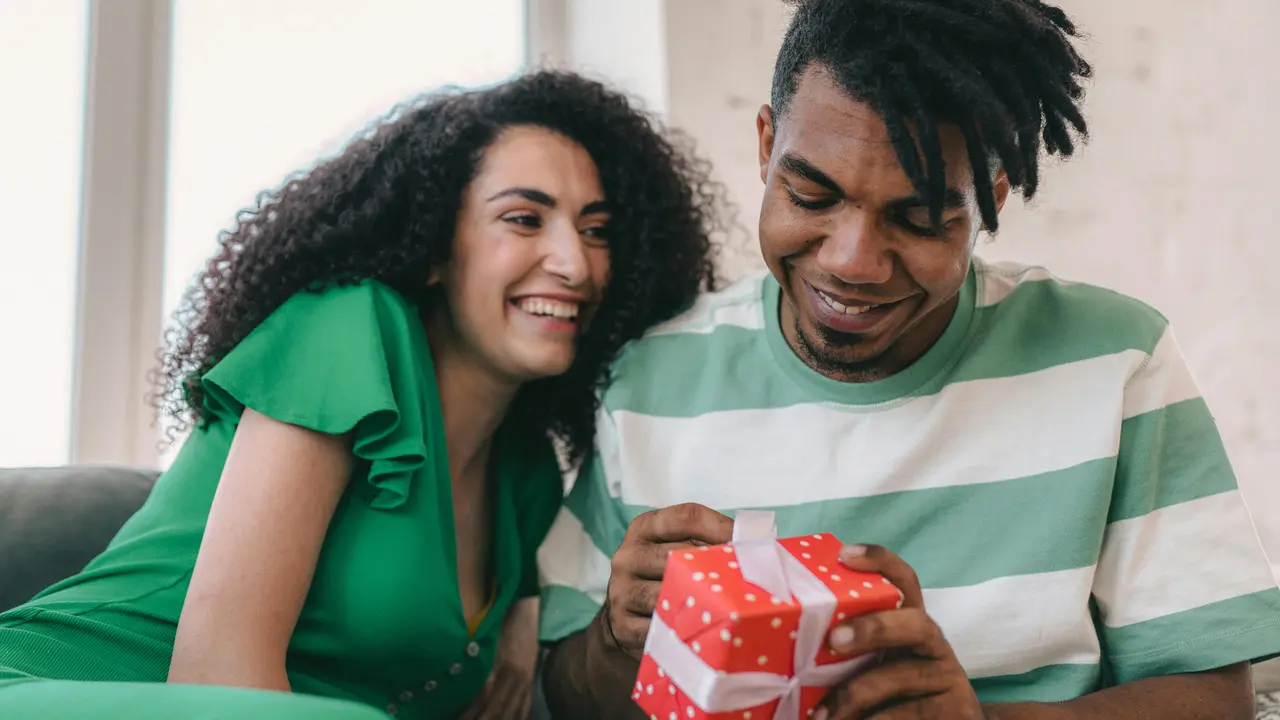 Zodiak yang suka diberikan hadiah