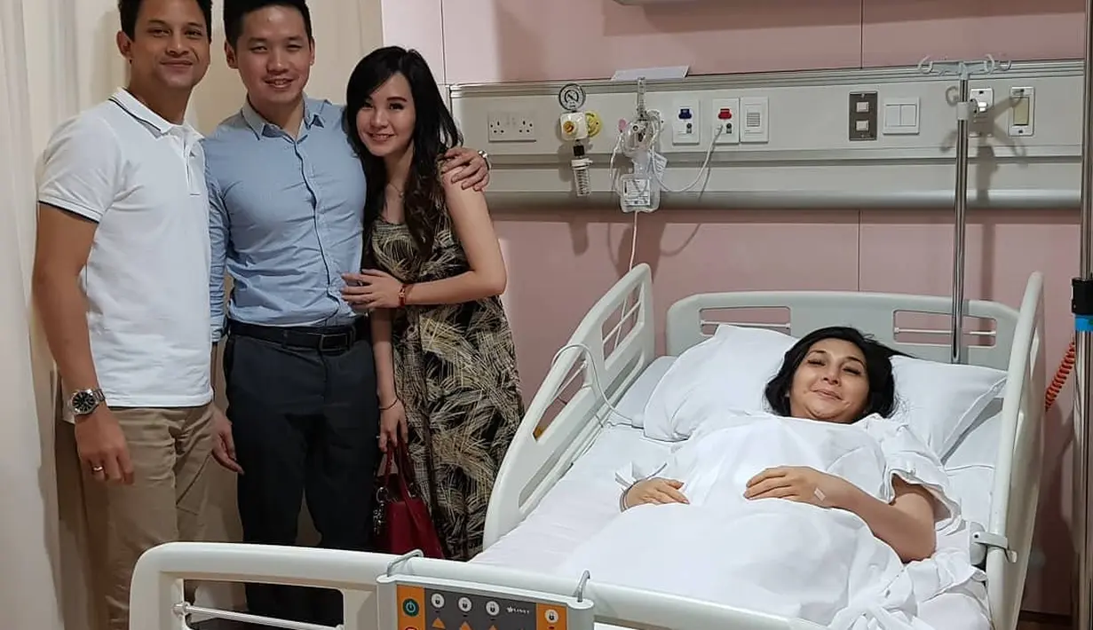 Almeer Mumtaaz Perdana nama anak pertama pasangan ini. Bayi mungil dan lucu itu lahir dengan bobot 3,6 kg. (Instagram/_luckyperdana)