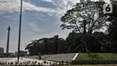 Suasana proyek revitalisasi Plaza Selatan Monumen Nasional (Monas), Jakarta, Senin (6/7/2020). Proyek revitalisasi yang menelan biaya Rp71 miliar dan sempat menuai polemik tersebut kini hampir rampung. (merdeka.com/Iqbal S. Nugroho)