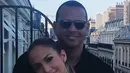 “Dia (Alex Rodriguez) adalah yang terbaik. Kamu akan mengetahui dan suka padanya setelah banyak melakukan pembicaraan. Dia juga menyenangkan. Selalu membuatku tertawa dan begitu menakjubkan,” ujar Jennifer Lopez. (Instagram/jlo)