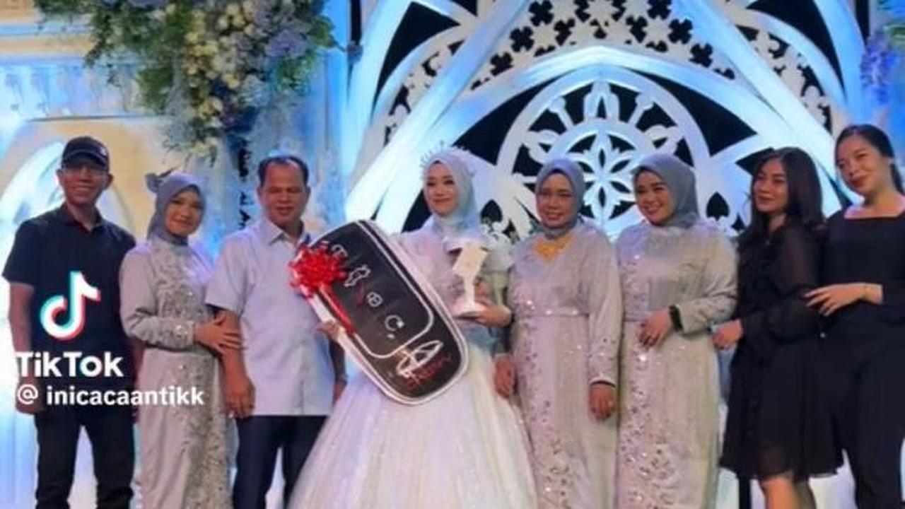 Dapat Hadiah Mobil