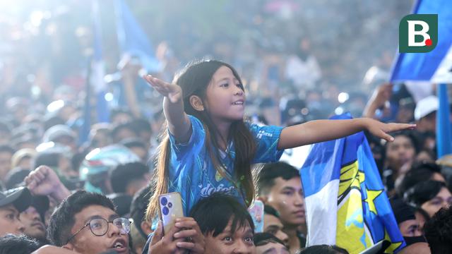 Foto: Potret Bobotoh Cilik di Tengah Meriahnya Pesta Juara Persib Bandung