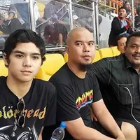 Menjadi pemimpin, harus dekat dengan rakyatnya. Itulah salah satu cara sebelum menjadi kepala daerah maupun wakilnya. Begitu juga dengan Ahmad Dhani, yang maju sebagai calon Wakil Bupati Bekasi 2017. (Instagram/bekasisah)