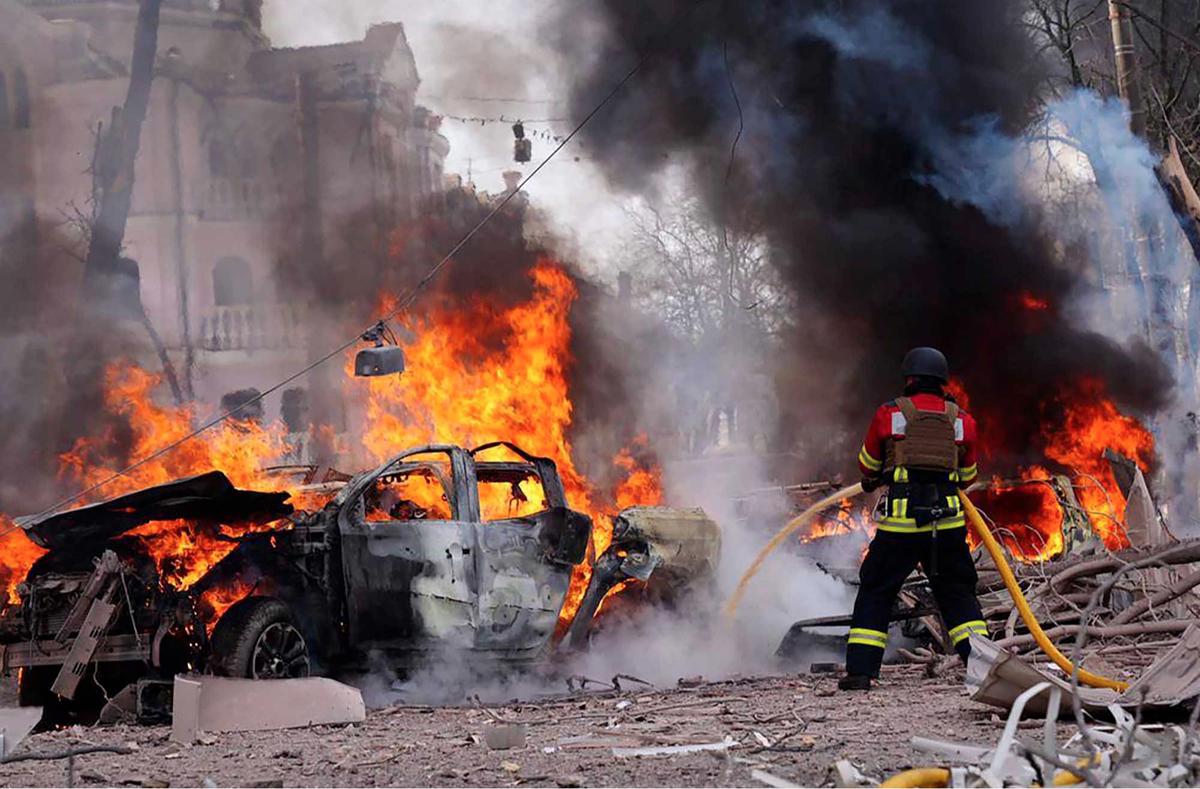 FOTO: Lebih dari 30 Orang Tewas Akibat Serangan Rudal Rusia di Kota Sumy, Ukraina