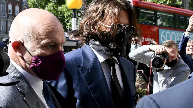 Johnny Depp hadir di High Court London, Selasa (7/7/2020). (AP Photo/Alberto Pezzali)