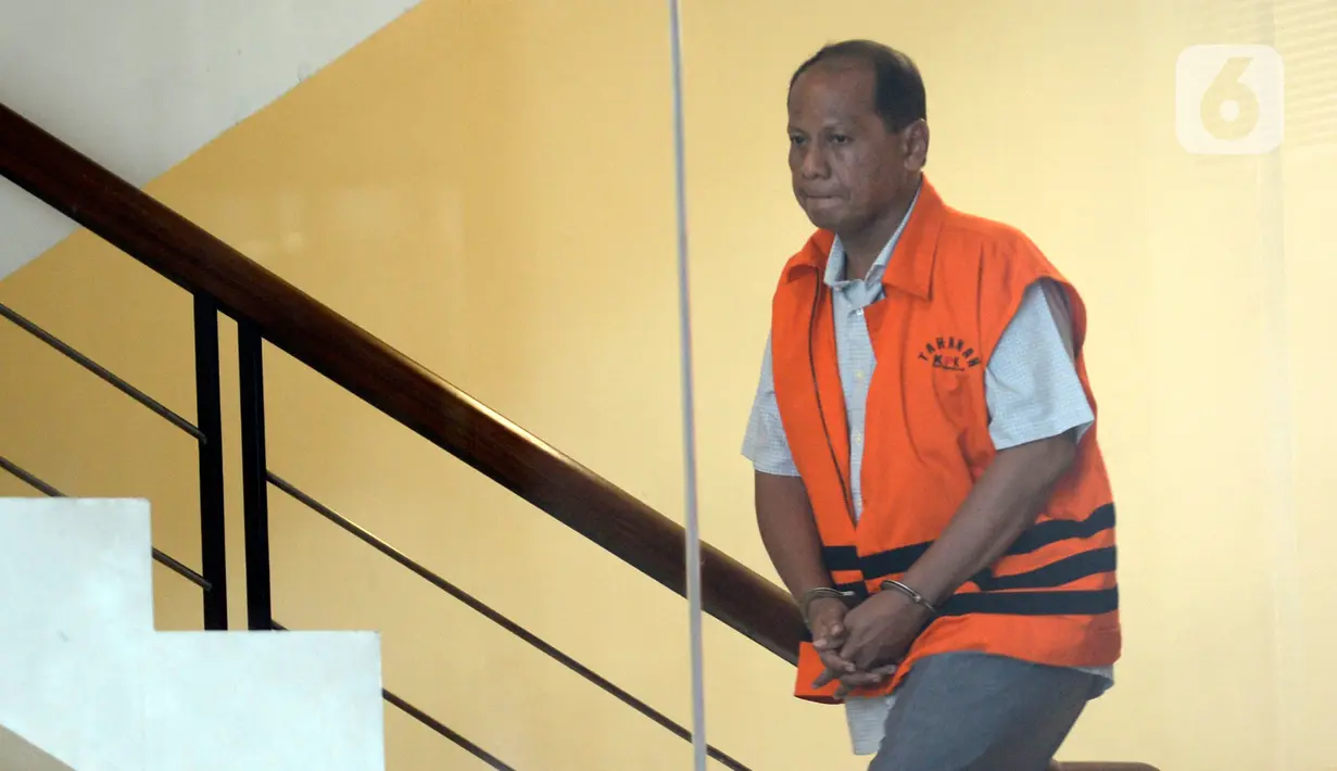 Tersangka Totok Sumedi bersiap untuk menjalani pemeriksaan di Gedung KPK, Jakarta, Senin (24/02/2020). Totok Sumedi diperiksa atas dugaan memberi suap kepada Bupati Sidoarjo Saiful Ilah untuk memenangkan tender empat proyek infrastruktur di Dinas PUPR Kabupaten Sidoarjo. (merdeka.com/Dwi Narwoko)