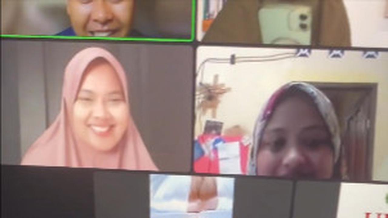 Sebuah video yang memperlihatkan seseorang tengah mengikuti kelas online, viral di media sosial. Bagaimana tidak, ada satu mahasiswa yang berhasil menarik perhatian. <br>