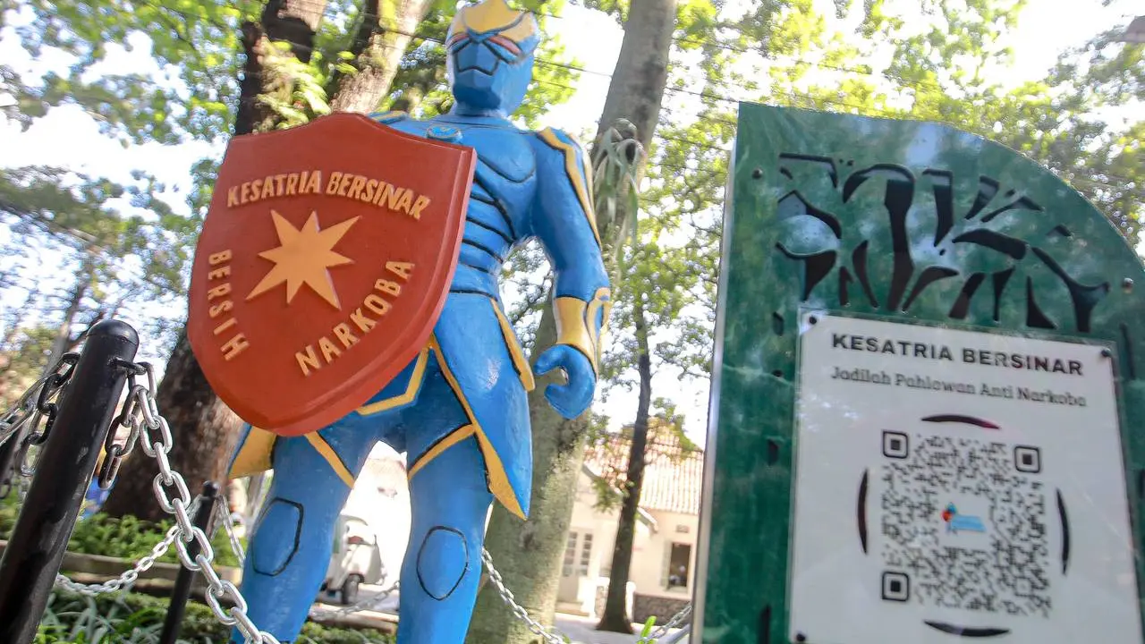 Patung Kesatria Bersinar, Taman Super Hero
