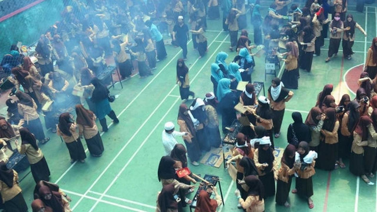Nyate massal di Pondok Pesantren Asshiddiqiah