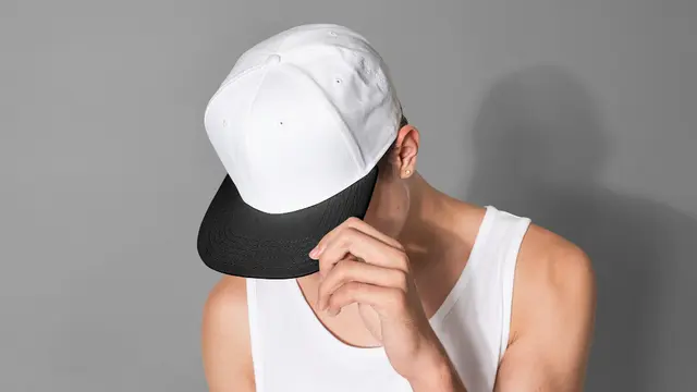 Ilustrasi cowok memakai topi