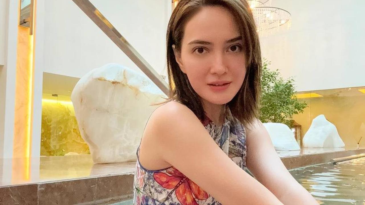 Shady Aulia Berendam di Kolam Air Panas