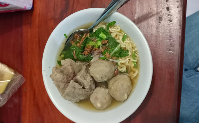 4. Bakso Goyang Lidah Mas Yanto