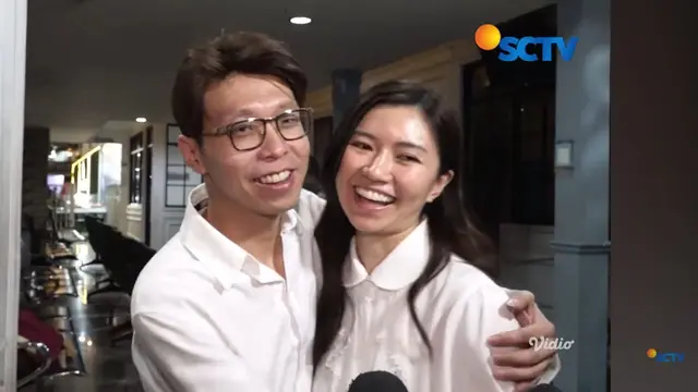 Richard Lee bersama istri dan kuasa hukum. (Tangkapan layar Hot Shot/ YouTube SCTV)