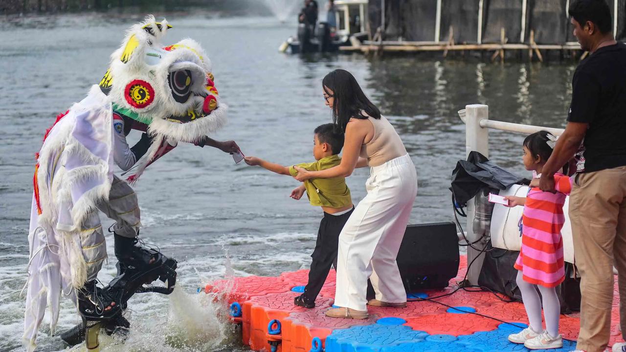 FOTO: Aerial Lion Dance Semarakkan Festival Imlek Jakarta 2026