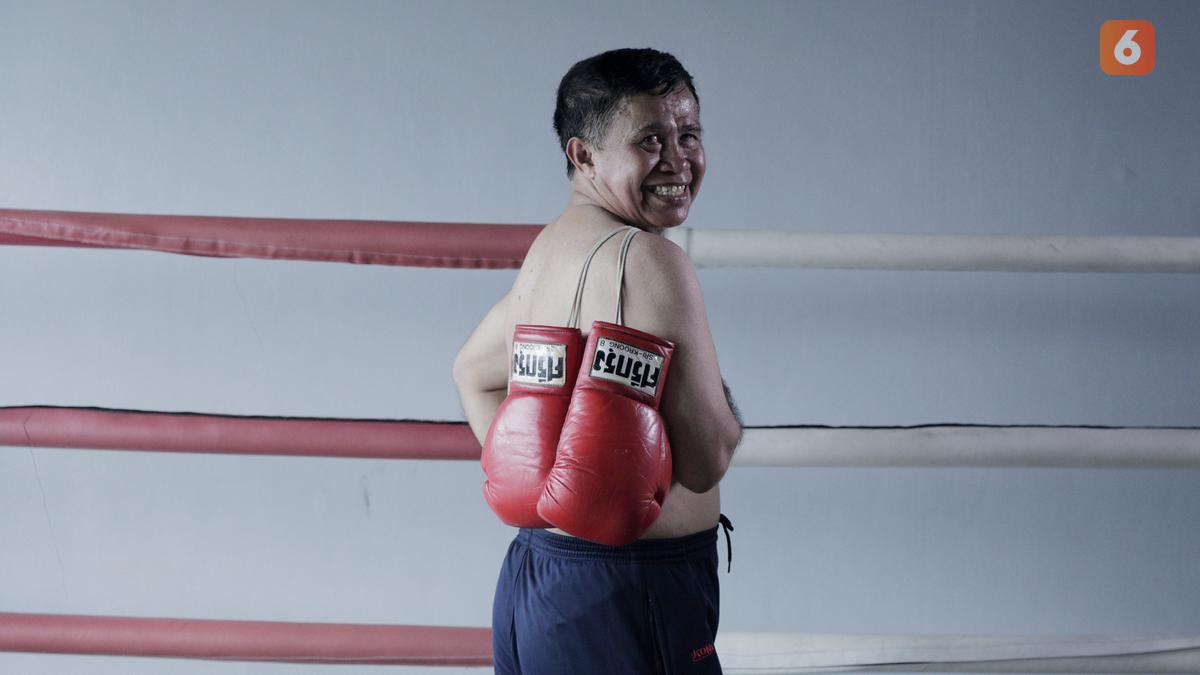 Mengenal Sosok Ellyas Pical, Sang Juara Dunia Tinju Pertama dari Indonesia