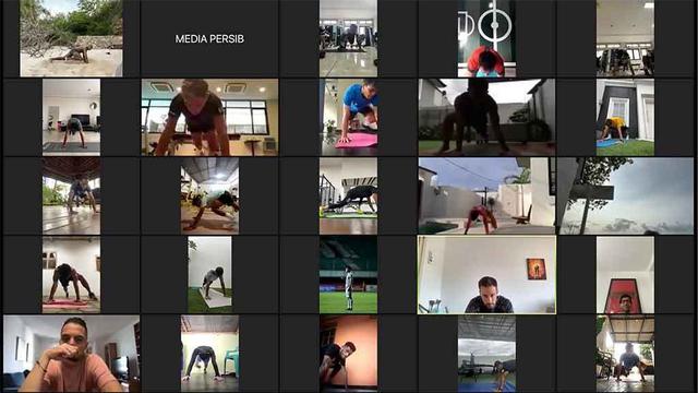 Persib Bandung latihan online.