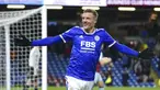 Pemain Leicester City Jamie Vardy melakukan selebrasi usai mencetak gol ke gawang Burnley pada pertandingan Liga Inggris di Stadion Turf Moor, Burnley, Inggris, 1 Maret 2022. Leicester City menang 2-0. (AP Photo/Jon Super)